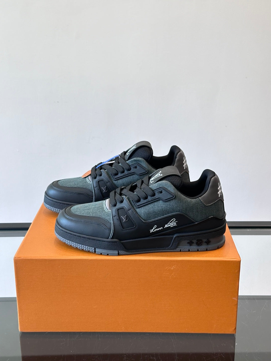 Louis Vuitton Sneaker #5007 - vista 3