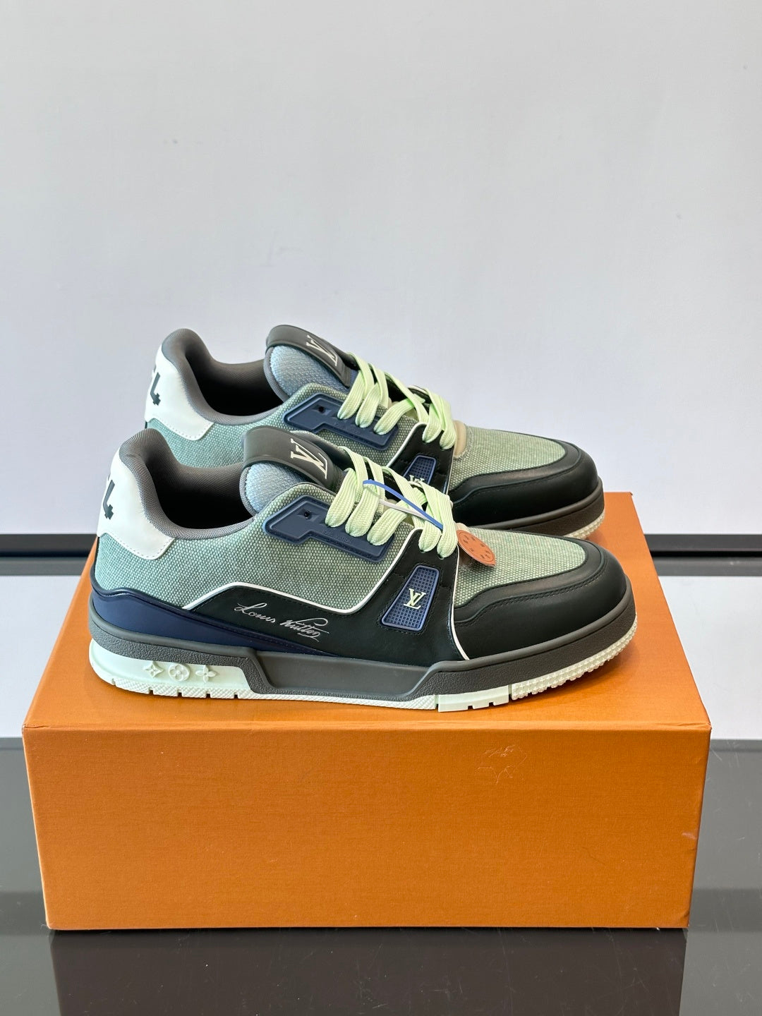 Louis Vuitton Sneaker #5008 - vista 1