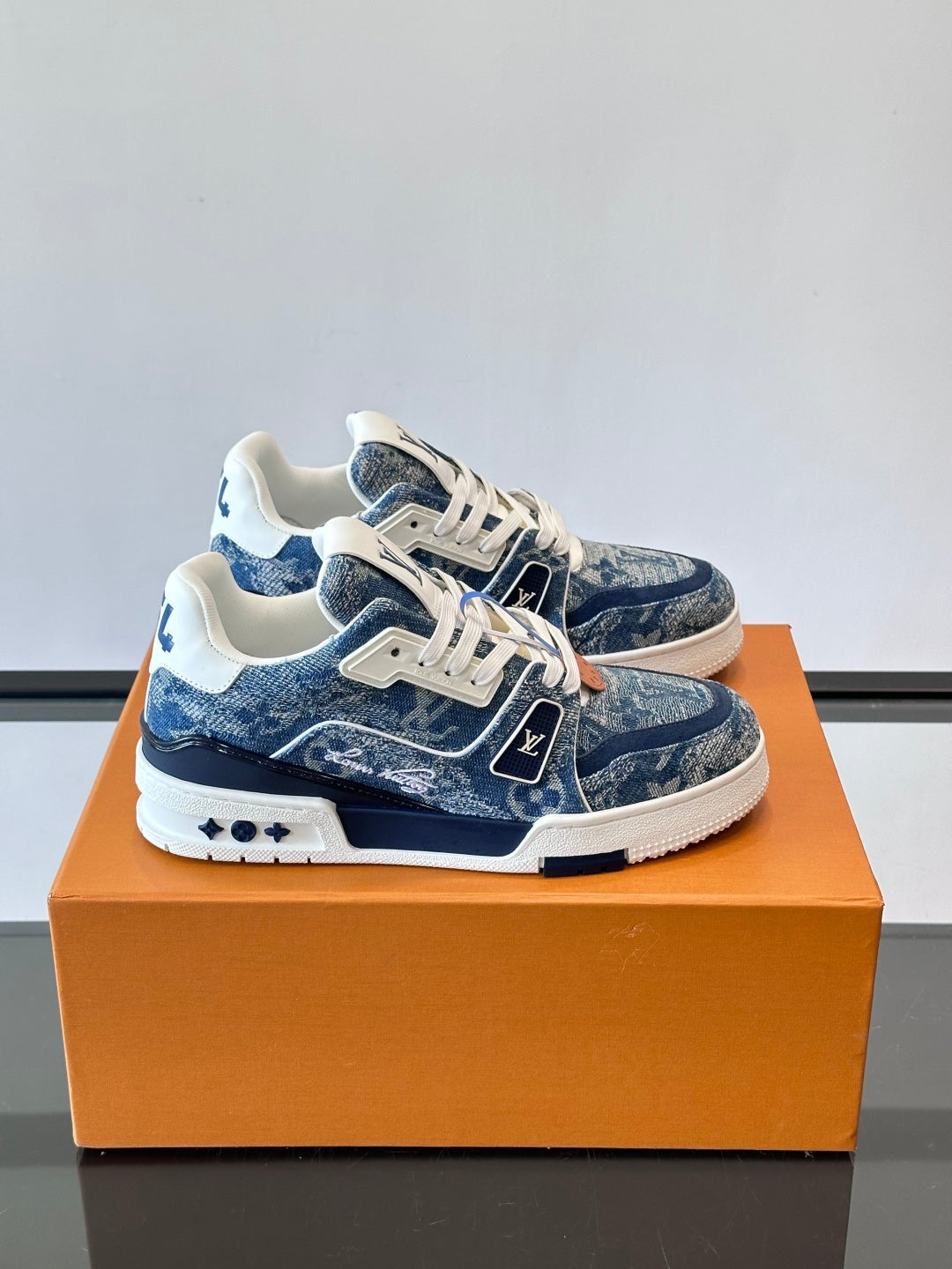 Louis Vuitton Sneaker #5011 - vista 1