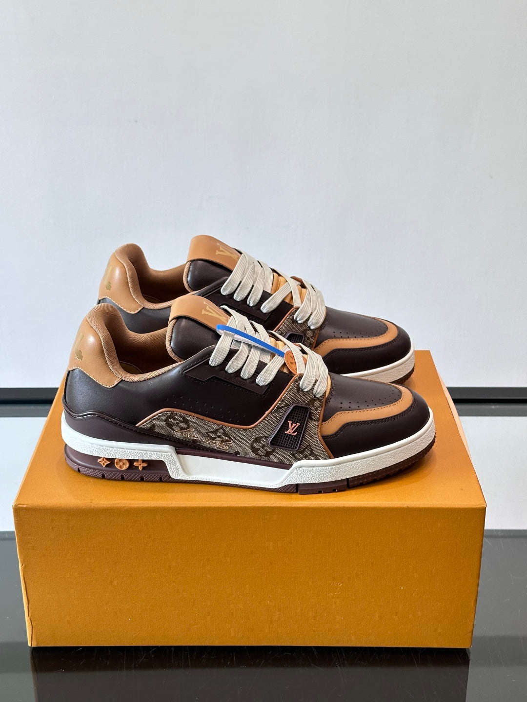 Louis Vuitton Sneaker #5012 - vista 1
