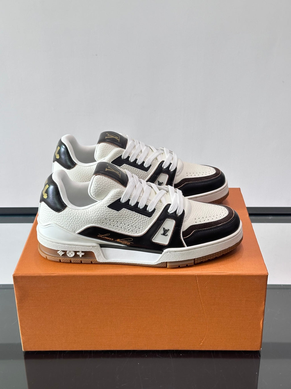 Louis Vuitton Sneaker #5014 - vista 3