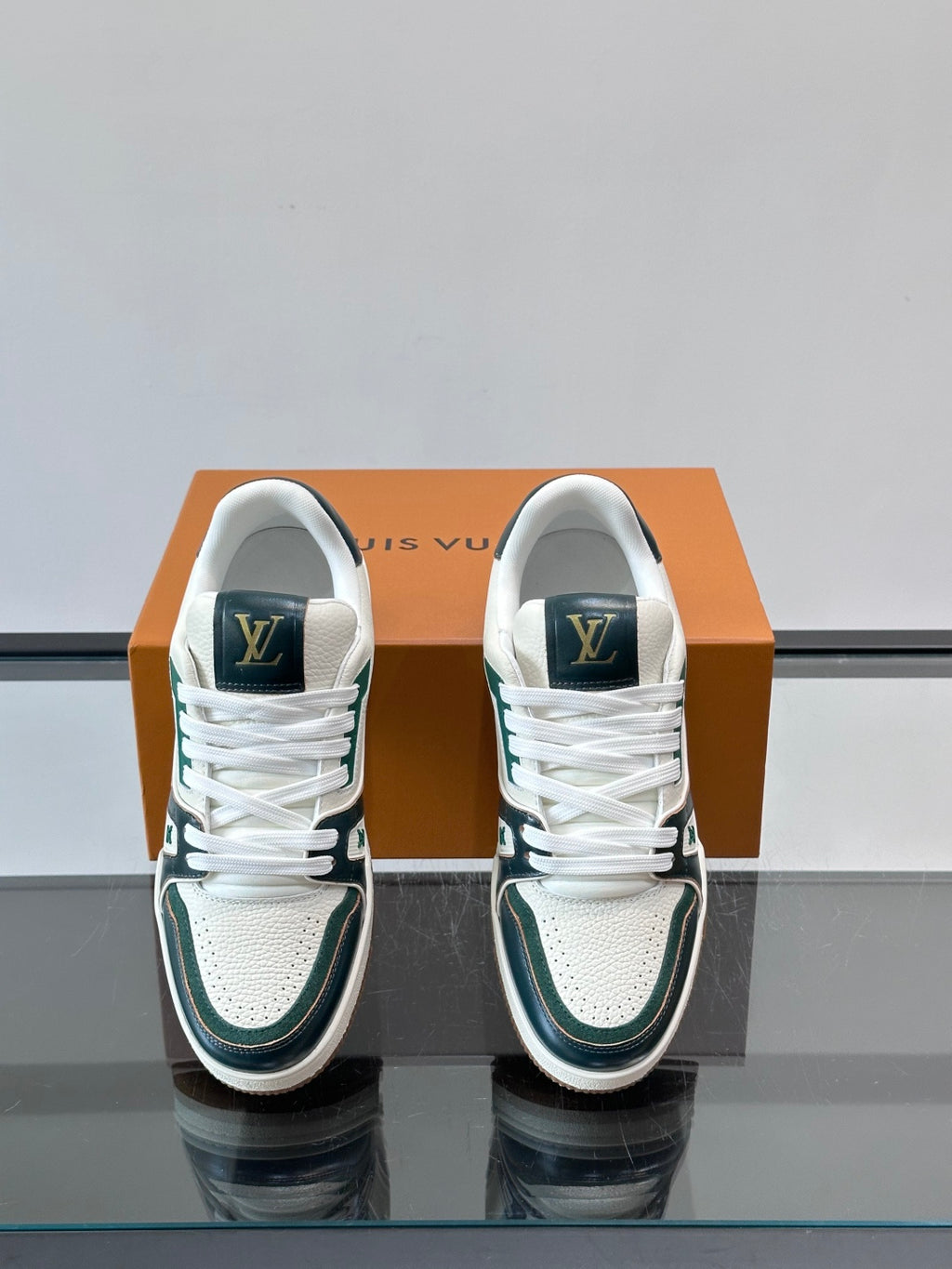 Louis Vuitton Sneaker #5018 - vista 1