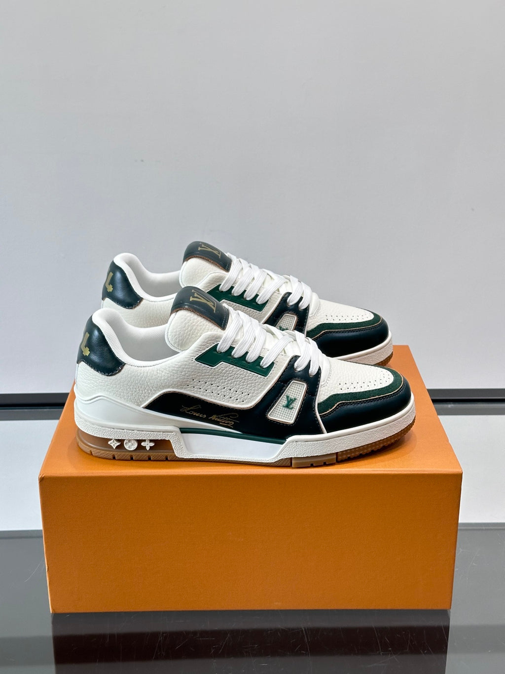 Louis Vuitton Sneaker #5018 - vista 3