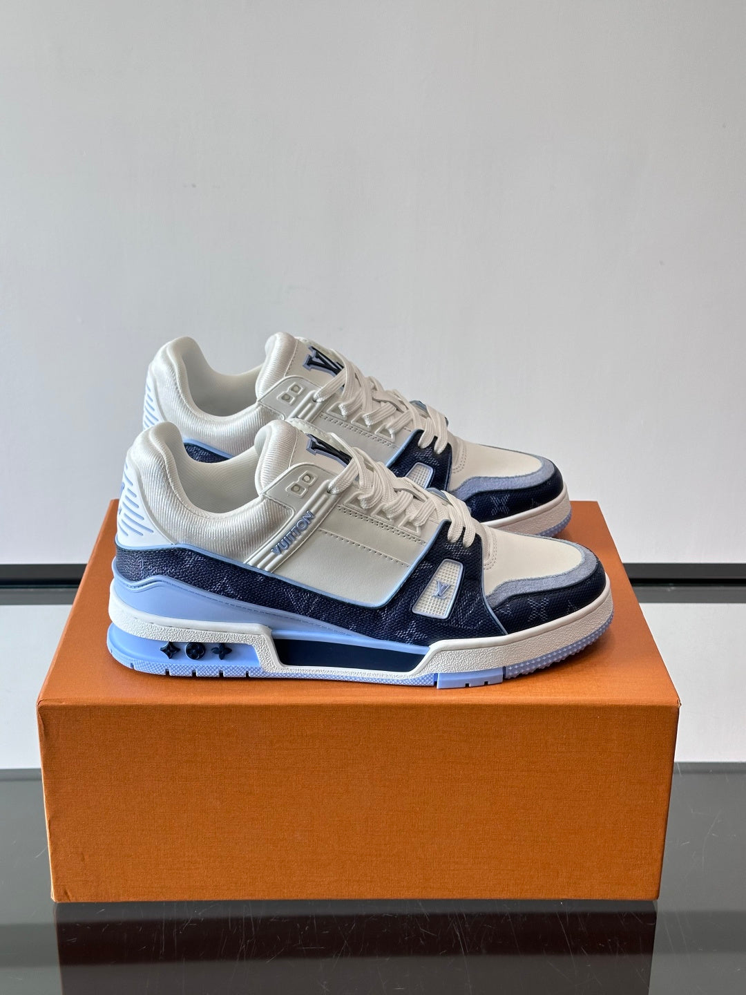 Louis Vuitton Sneaker #5019 - vista 3