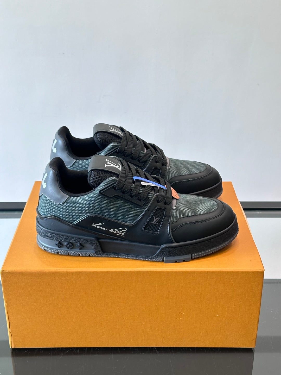 Louis Vuitton Sneaker #5023 - vista 3