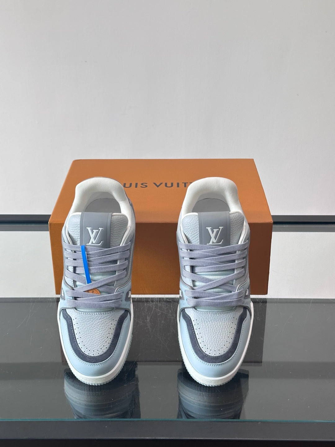 Louis Vuitton Sneaker #5021 - vista 1
