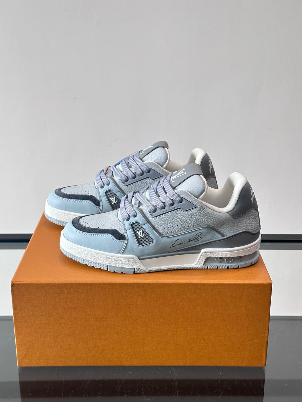 Louis Vuitton Sneaker #5021 - vista 2