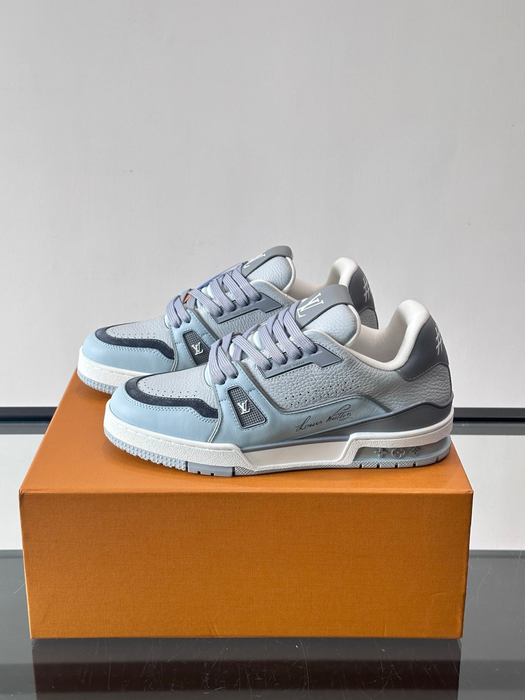Louis Vuitton Sneaker #5021 - vista 2