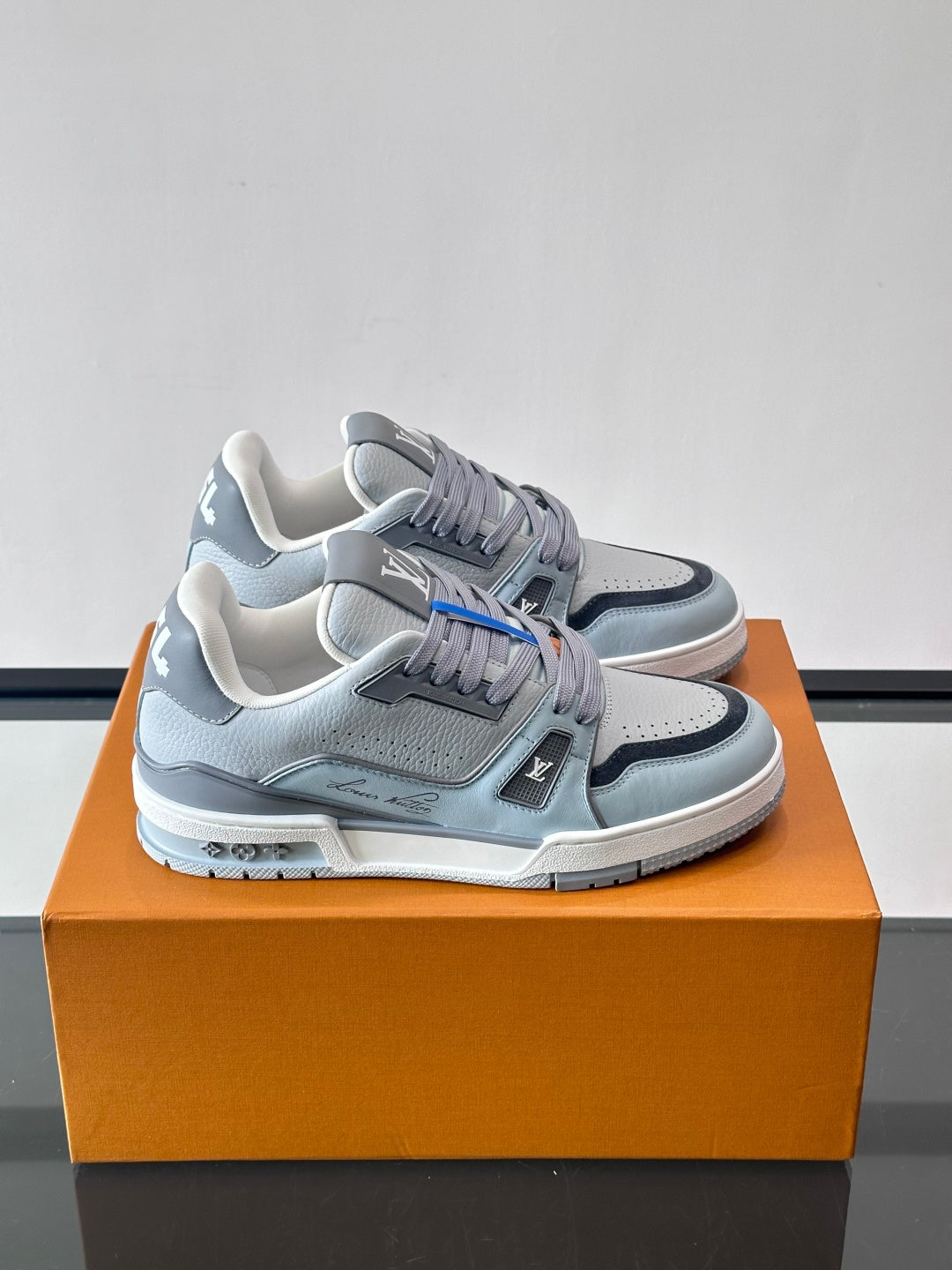 Louis Vuitton Sneaker #5021 - vista 3