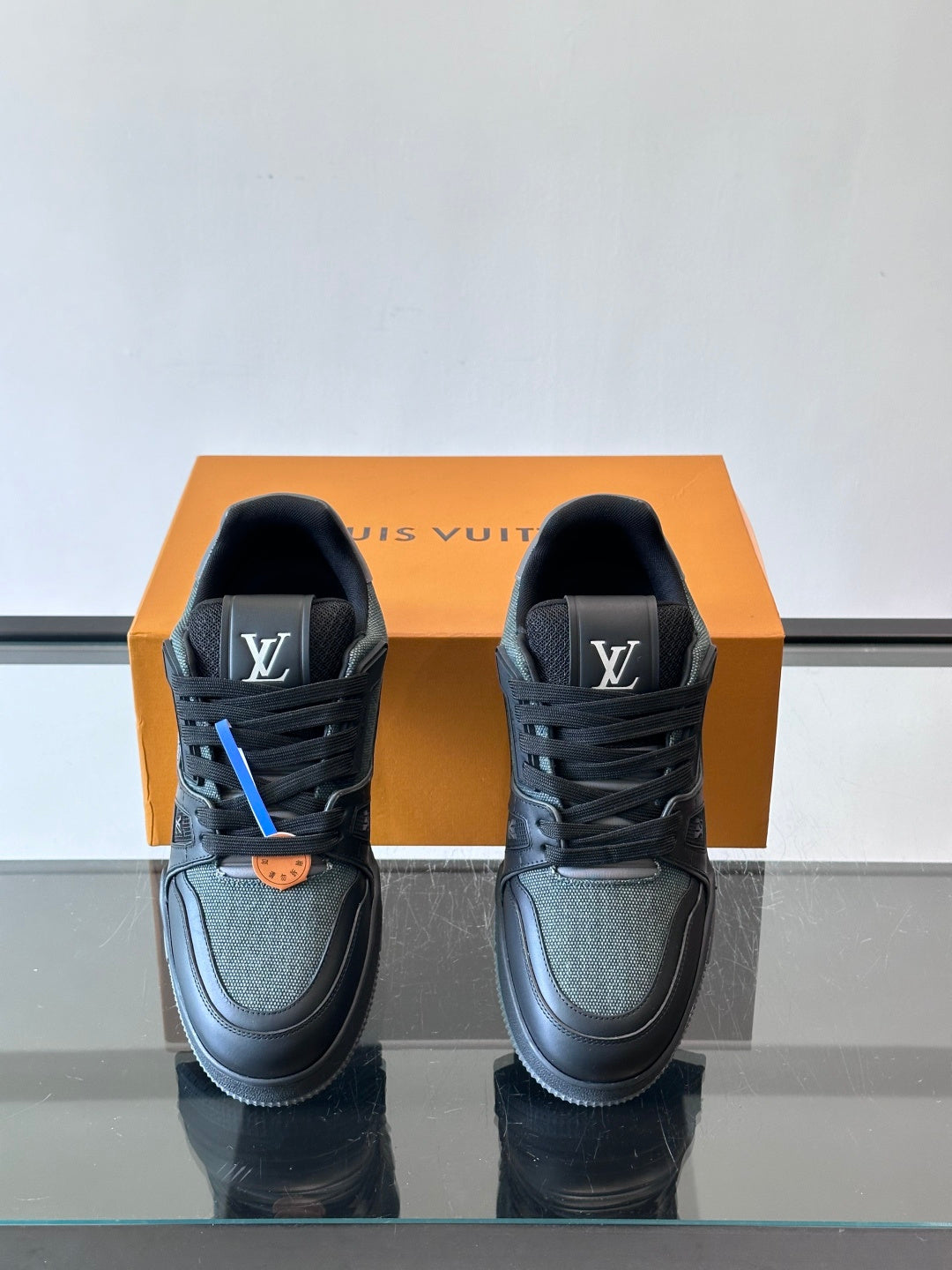 Louis Vuitton Sneaker #5023 - vista 1